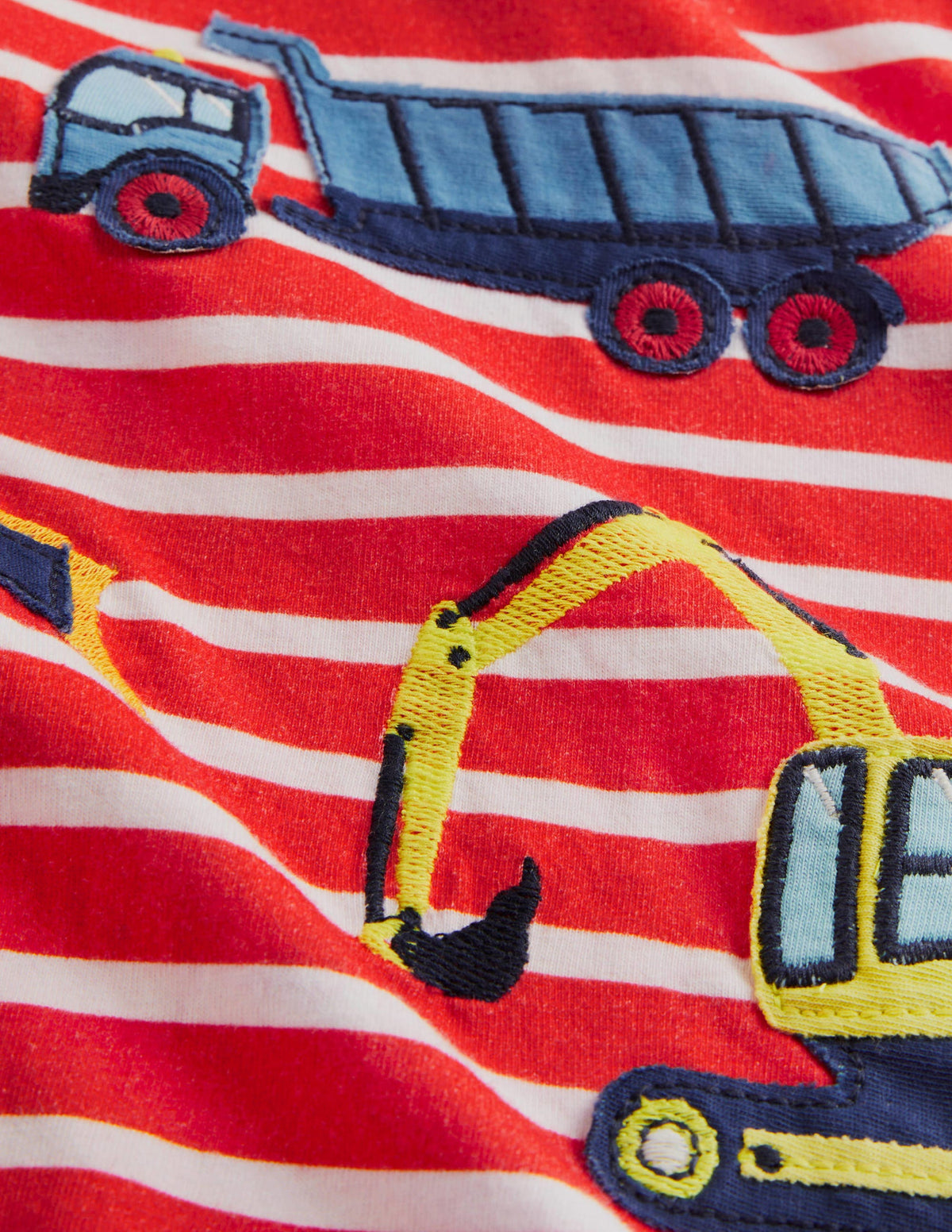 Appliqué Breton T-shirt-Strawberry Tart Red Trucks
