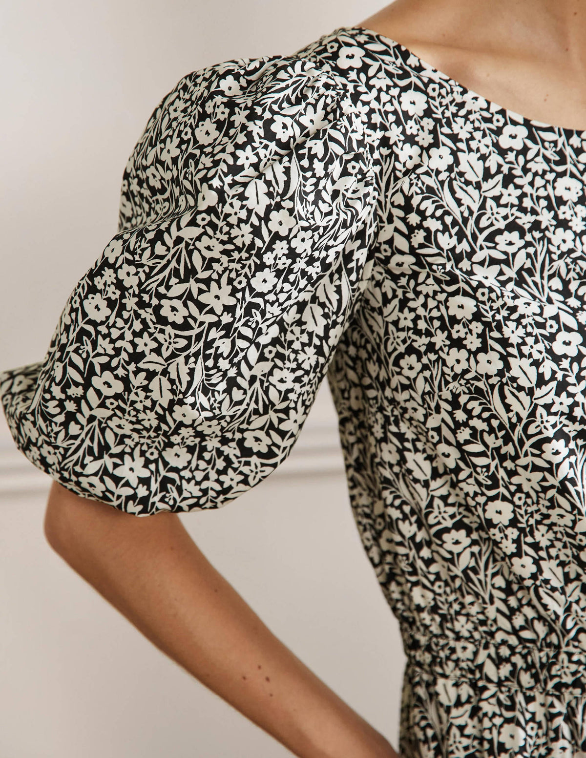 Back Detail Jumpsuit-Black Wildflower Sprig
