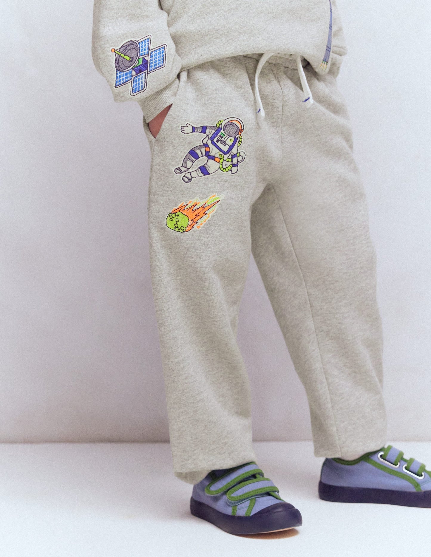 Badge Sweatpants-Grey Space