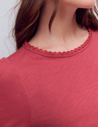 Ali Trim T-shirt-Hollyberry