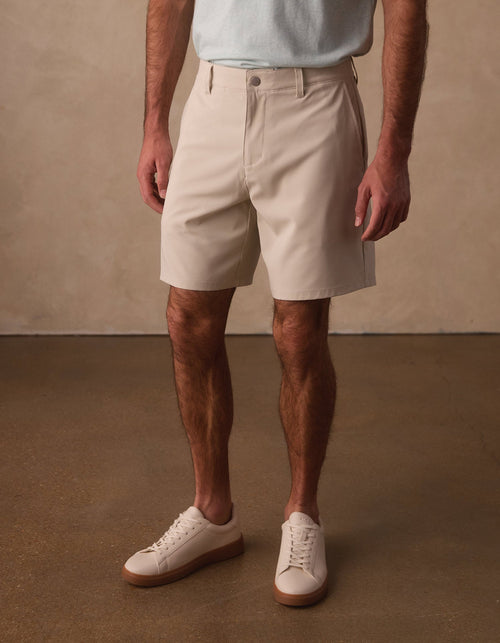Everyday Hybrid Short in Sand Dune
