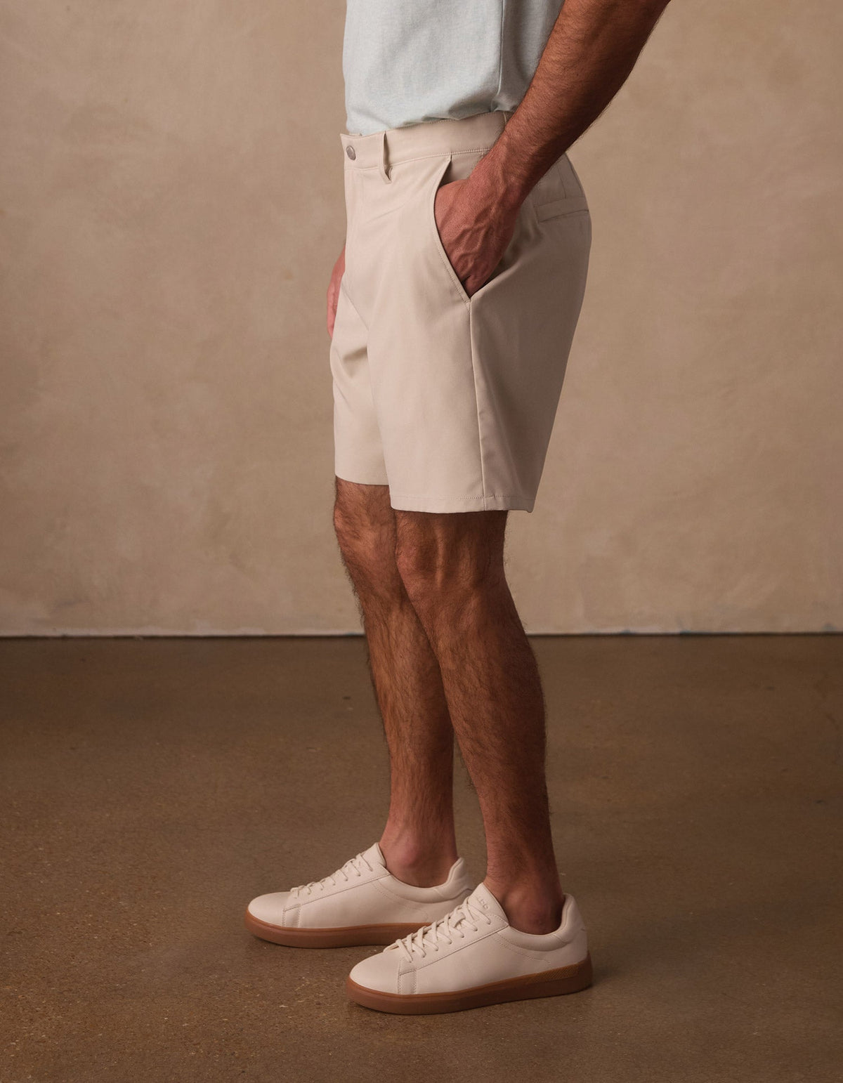 Everyday Hybrid Short in Sand Dune
