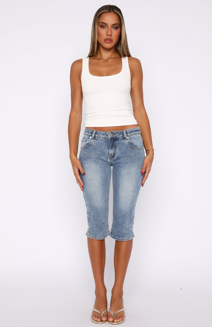 Annie Low Rise Capri Jeans Vintage Light Blue Wash